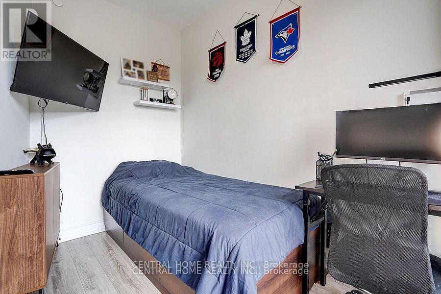 911A - 9608 Yonge Street, Richmond Hill, ON - Indoor Photo Showing Bedroom