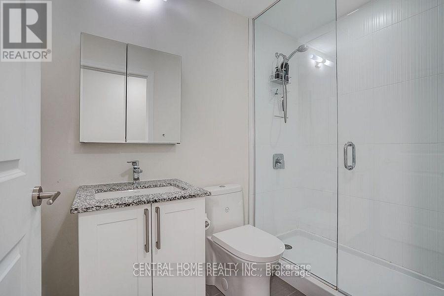 911A - 9608 Yonge Street, Richmond Hill, ON - Indoor Photo Showing Bathroom