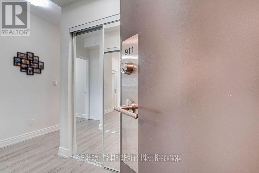 911A - 9608 Yonge Street, Richmond Hill, ON - Photo Showing Other Room