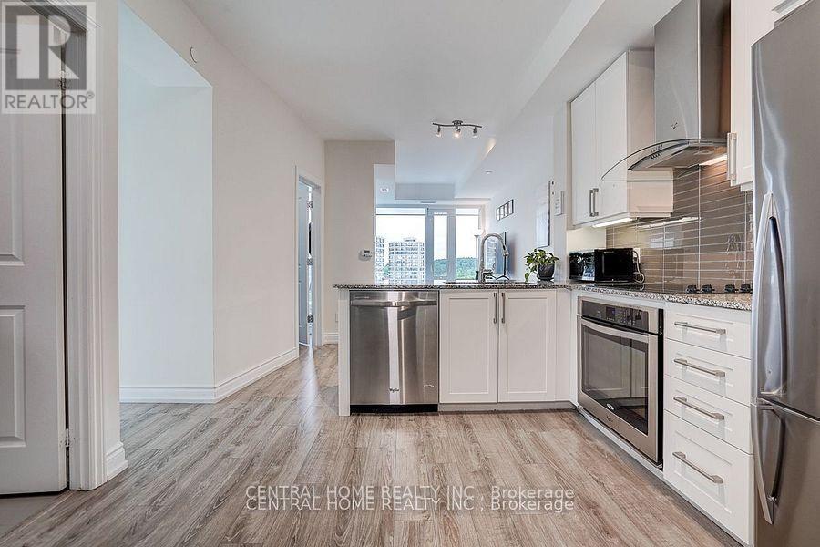 911A - 9608 Yonge Street, Richmond Hill, ON - Indoor Photo Showing Kitchen