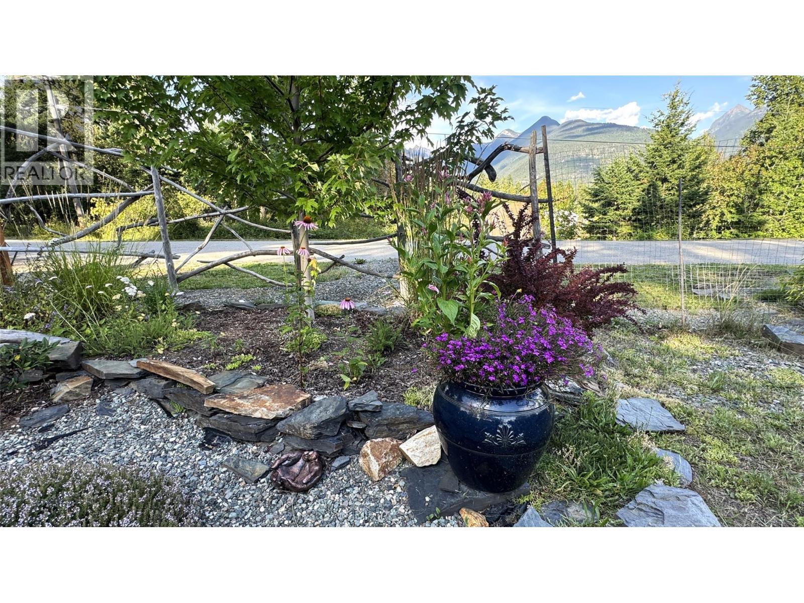 6051 Pine Ridge Road, Kaslo, BC - Outdoor