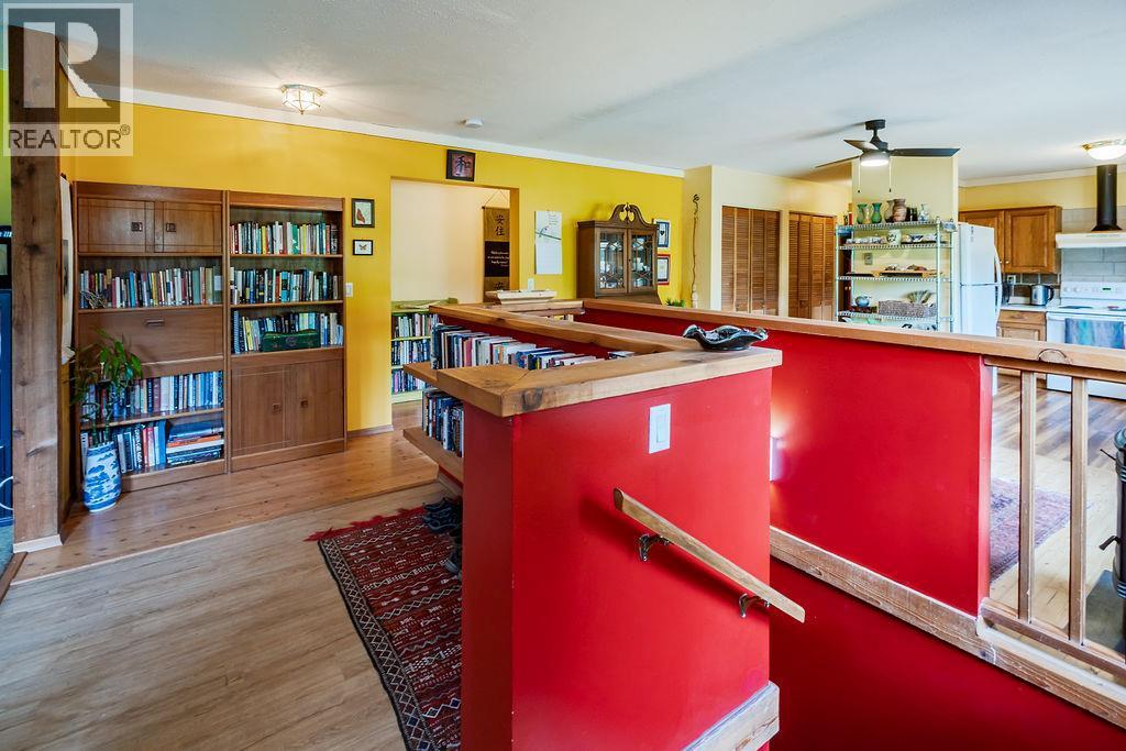 6051 Pine Ridge Road, Kaslo, BC - Indoor
