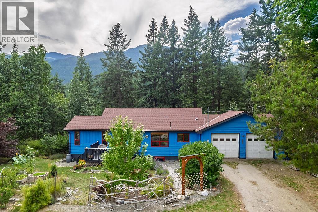 6051 Pine Ridge Road, Kaslo, BC - Outdoor