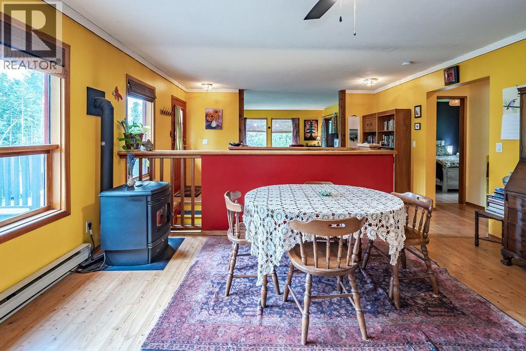 6051 Pine Ridge Road, Kaslo, BC - Indoor Photo Showing Dining Room