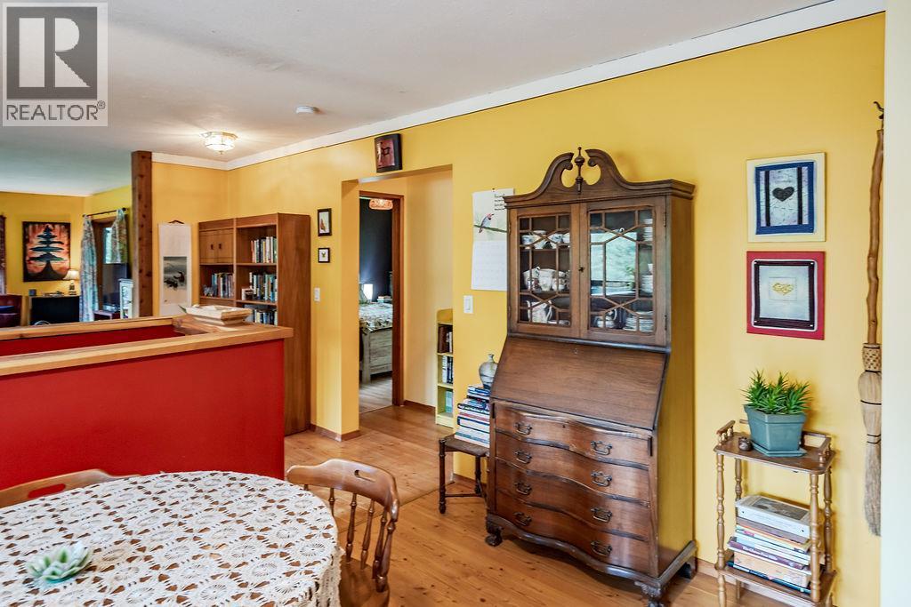 6051 Pine Ridge Road, Kaslo, BC - Indoor