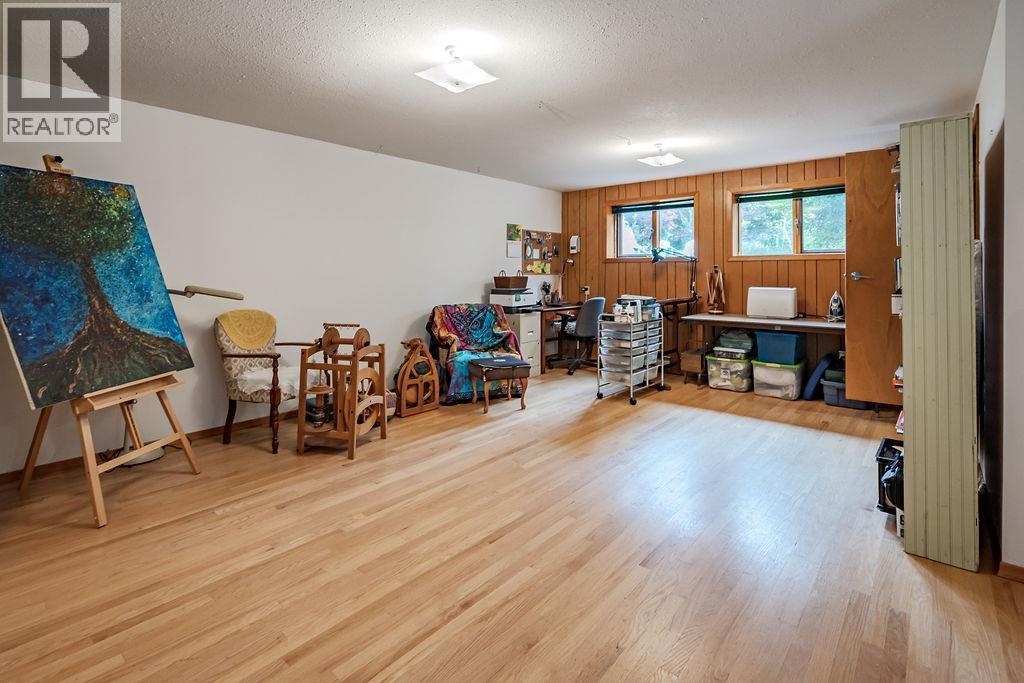 6051 Pine Ridge Road, Kaslo, BC - Indoor