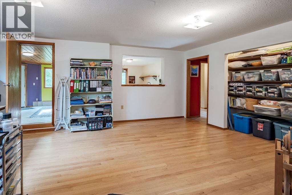 6051 Pine Ridge Road, Kaslo, BC - Indoor Photo Showing Other Room