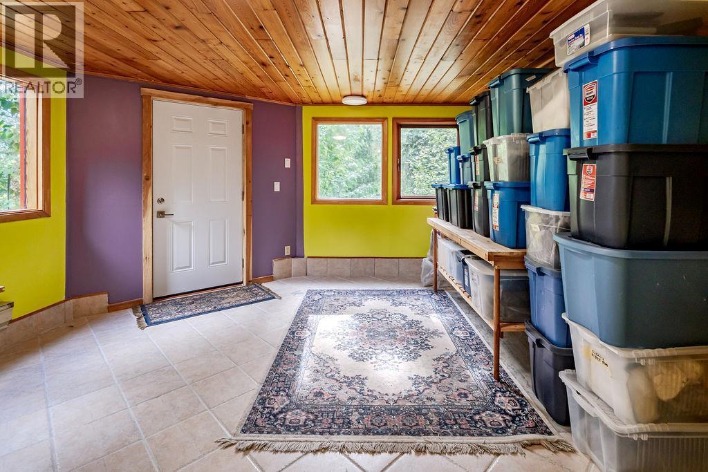 6051 Pine Ridge Road, Kaslo, BC - Indoor Photo Showing Other Room