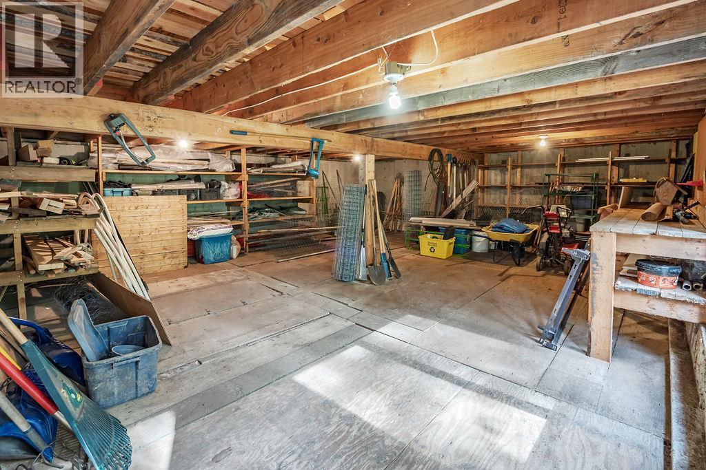 6051 Pine Ridge Road, Kaslo, BC - Indoor Photo Showing Basement
