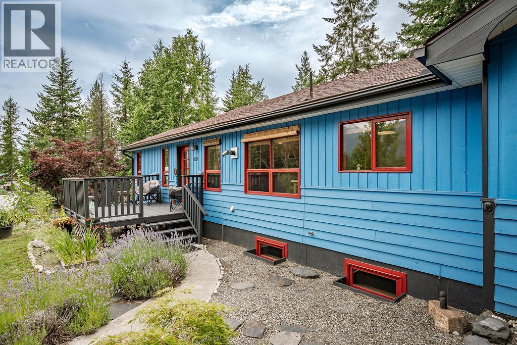 6051 Pine Ridge Road, Kaslo, BC - Outdoor