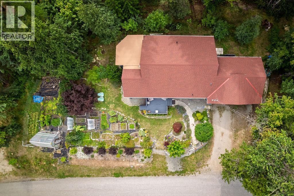 6051 Pine Ridge Road, Kaslo, BC - Outdoor