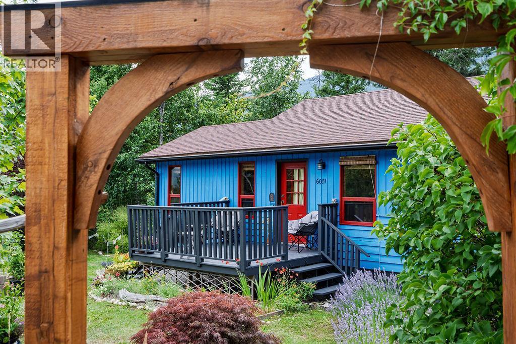 6051 Pine Ridge Road, Kaslo, BC - Outdoor With Deck Patio Veranda