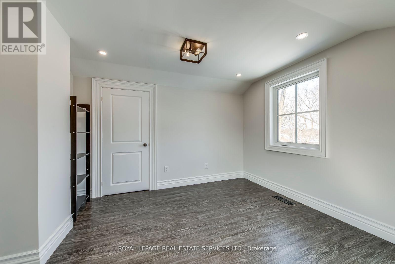 317 Queen Street S, Mississauga, ON - Indoor Photo Showing Other Room