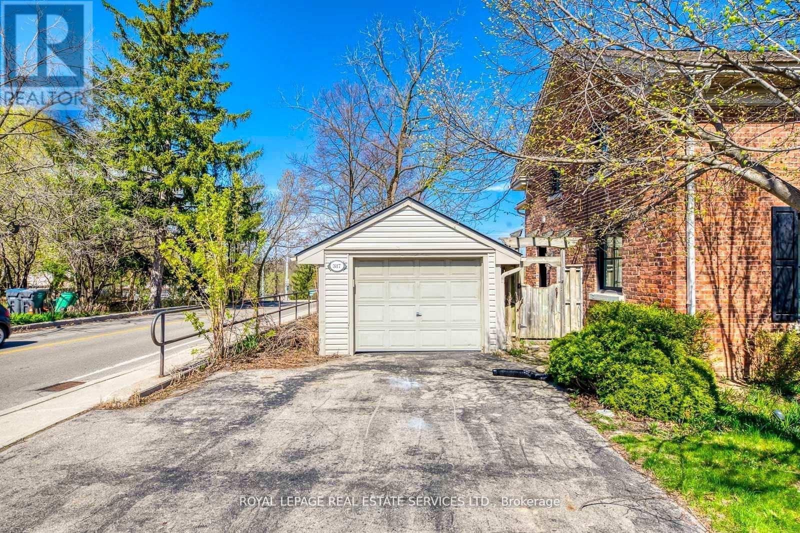 317 Queen Street S, Mississauga, ON - Outdoor
