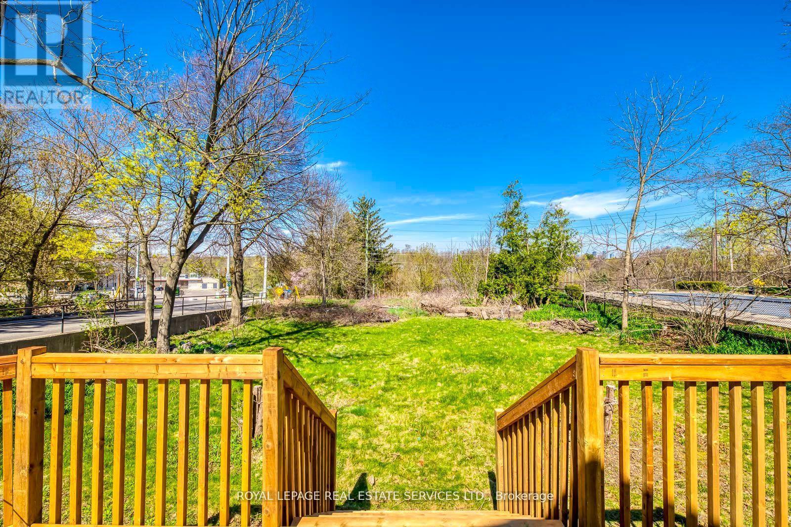 317 Queen Street S, Mississauga, ON - Outdoor