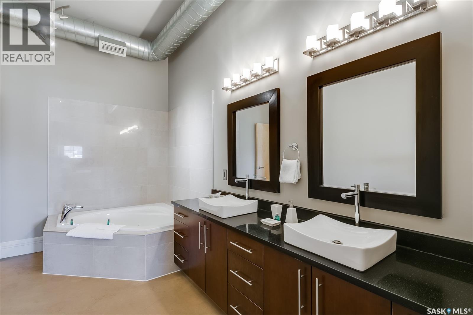 401 73 24Th Street E, Saskatoon, SK - Indoor Photo Showing Bathroom