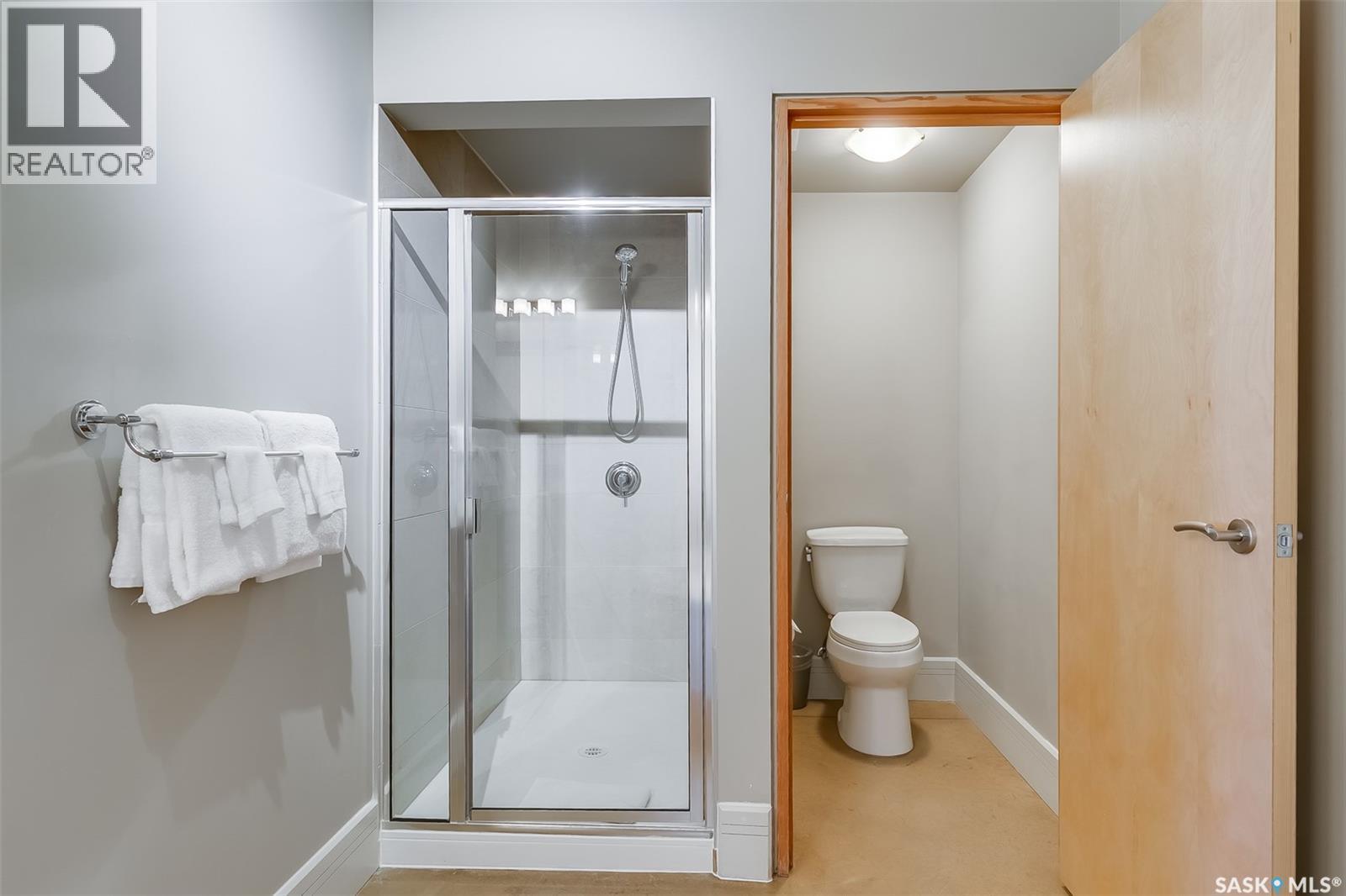 401 73 24Th Street E, Saskatoon, SK - Indoor Photo Showing Bathroom