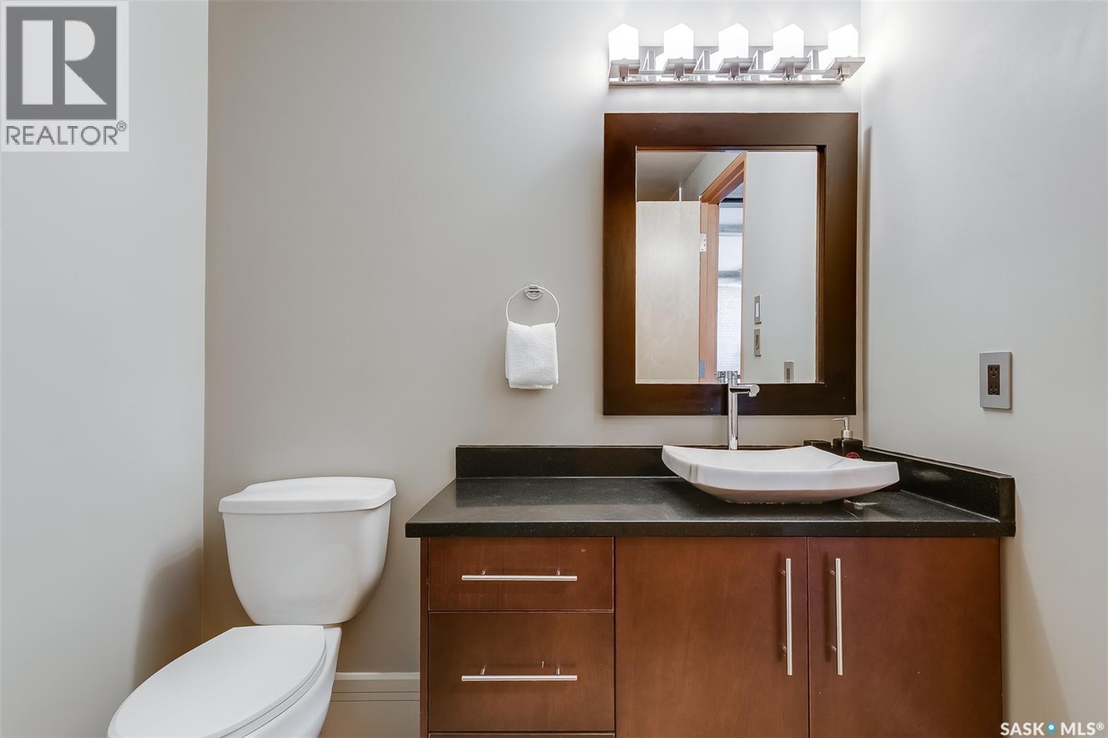 401 73 24Th Street E, Saskatoon, SK - Indoor Photo Showing Bathroom