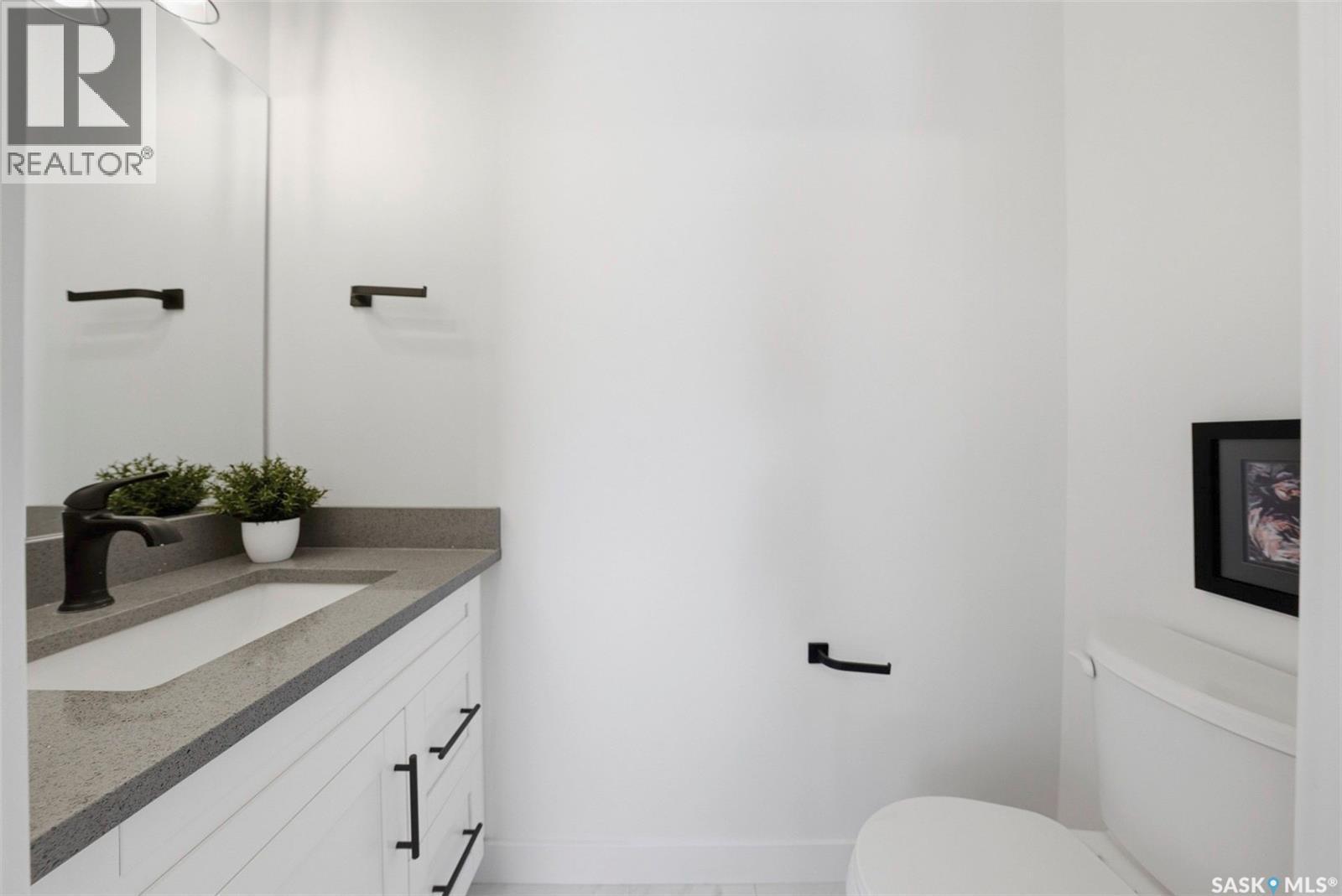 1131B 6Th Street E, Saskatoon, SK - Indoor Photo Showing Bathroom