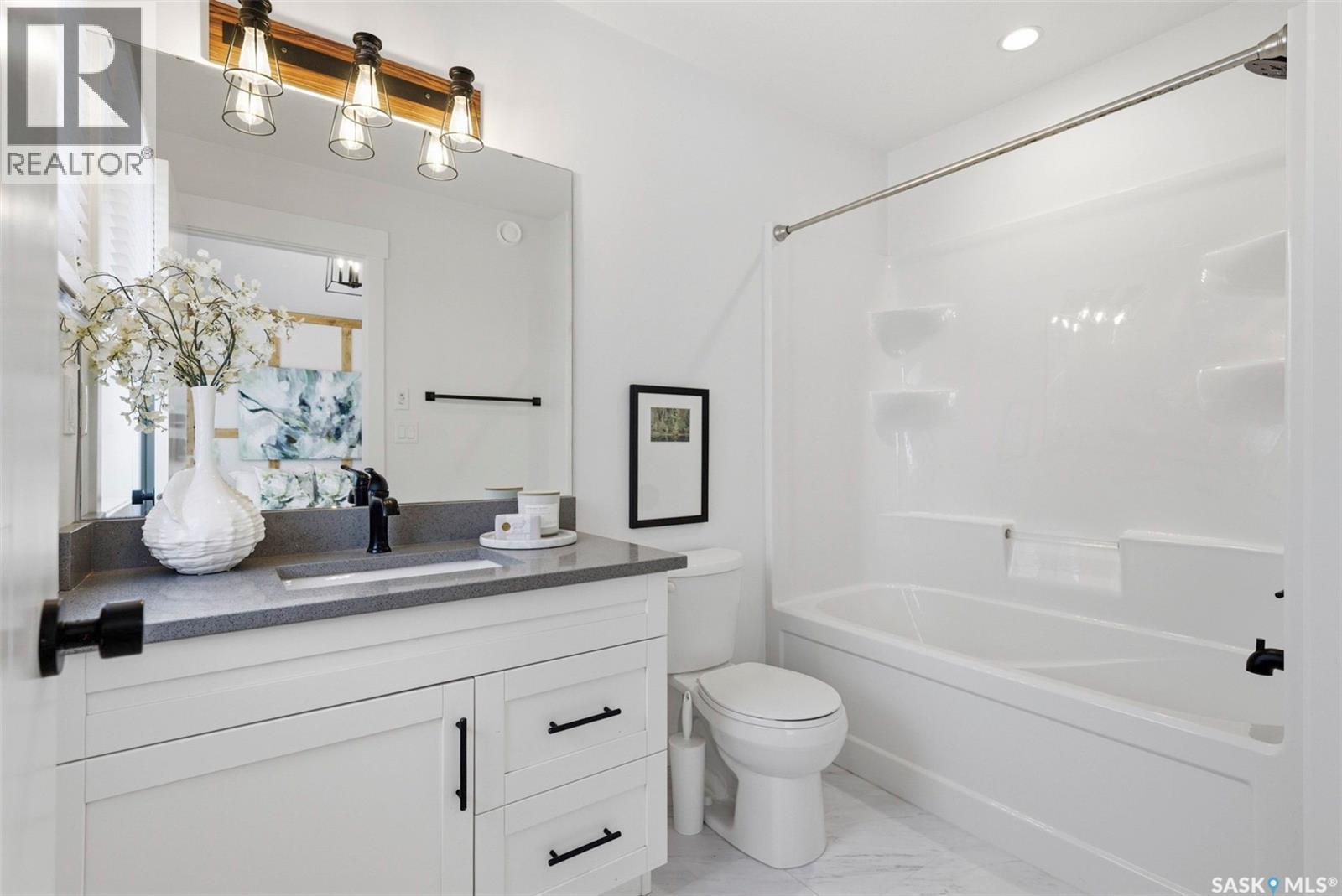 1131B 6Th Street E, Saskatoon, SK - Indoor Photo Showing Bathroom