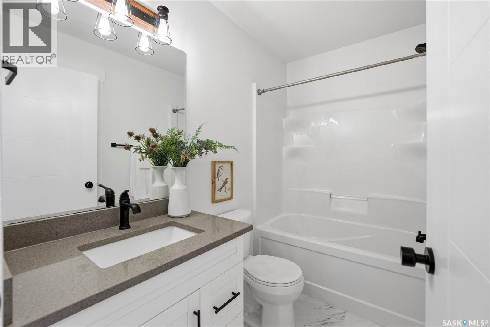 1131B 6Th Street E, Saskatoon, SK - Indoor Photo Showing Bathroom