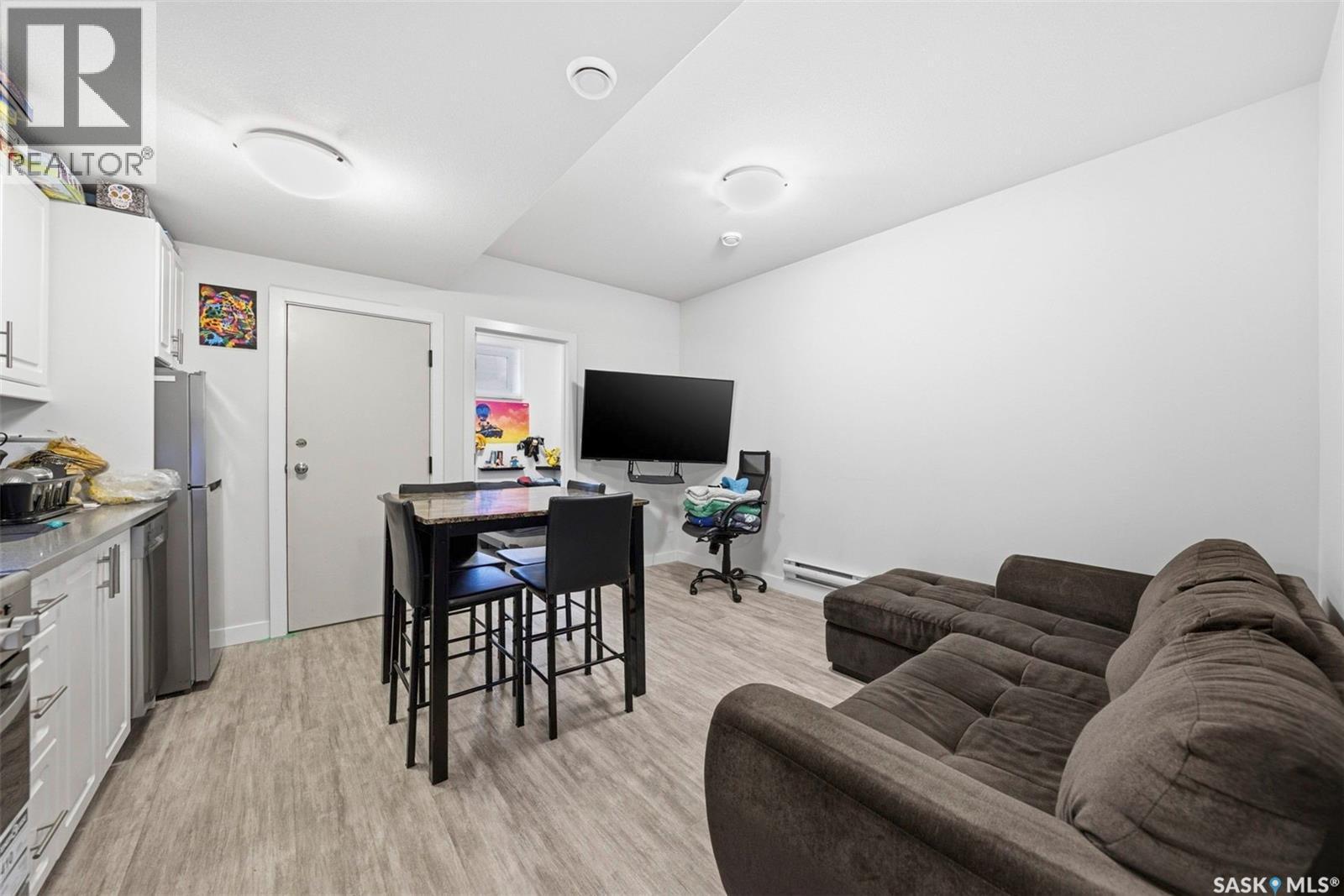 1131B 6Th Street E, Saskatoon, SK - Indoor