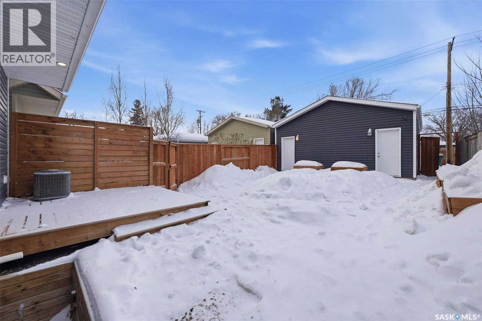 1131B 6Th Street E, Saskatoon, SK - Outdoor