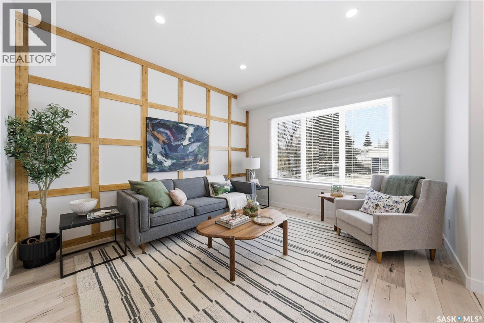1131B 6Th Street E, Saskatoon, SK - Indoor Photo Showing Living Room