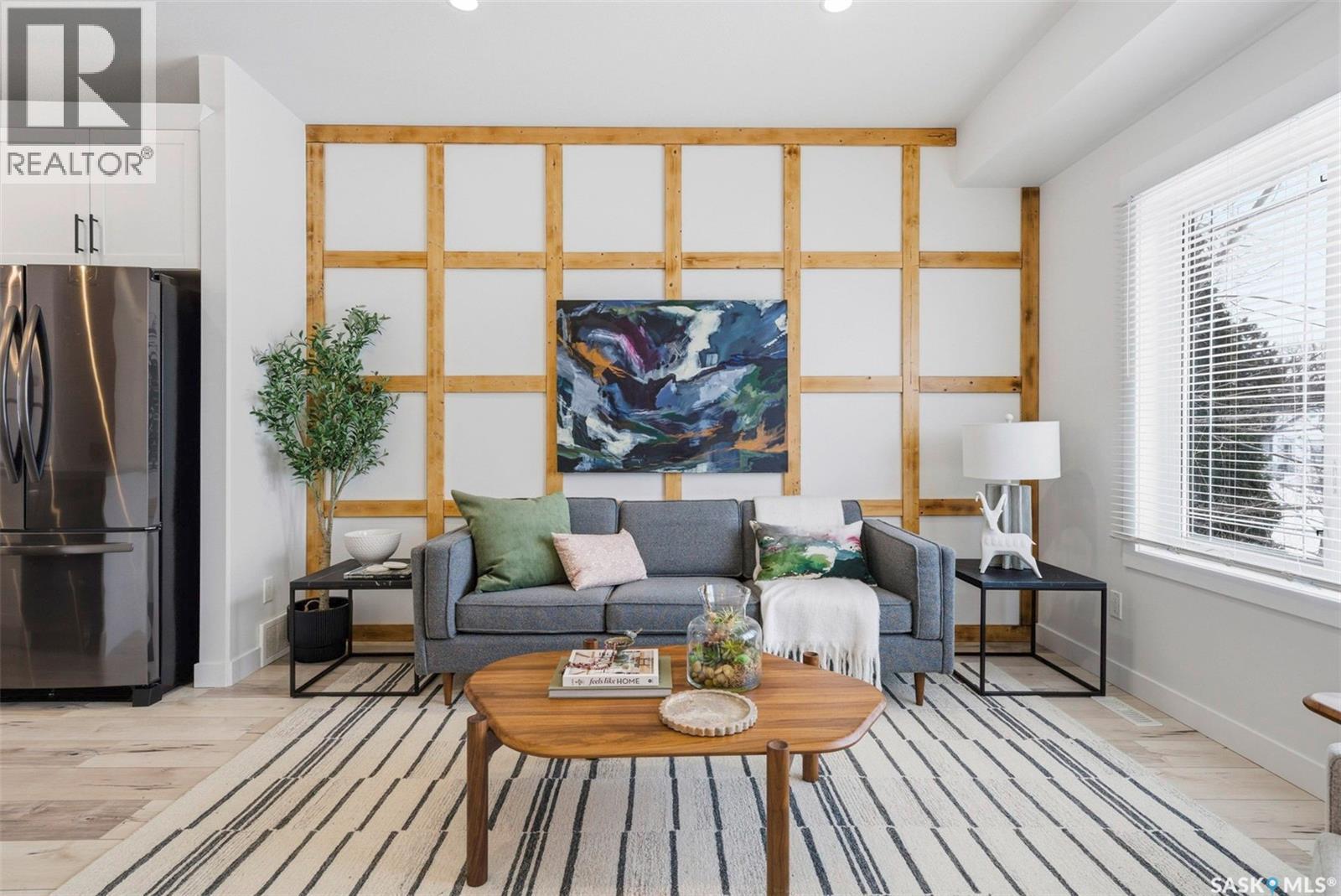 1131B 6Th Street E, Saskatoon, SK - Indoor Photo Showing Living Room