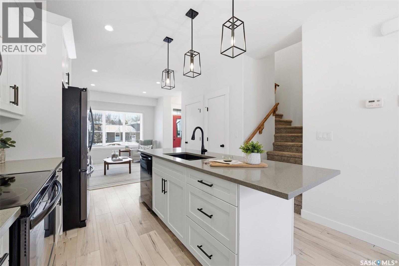 1131B 6Th Street E, Saskatoon, SK - Indoor Photo Showing Kitchen With Upgraded Kitchen