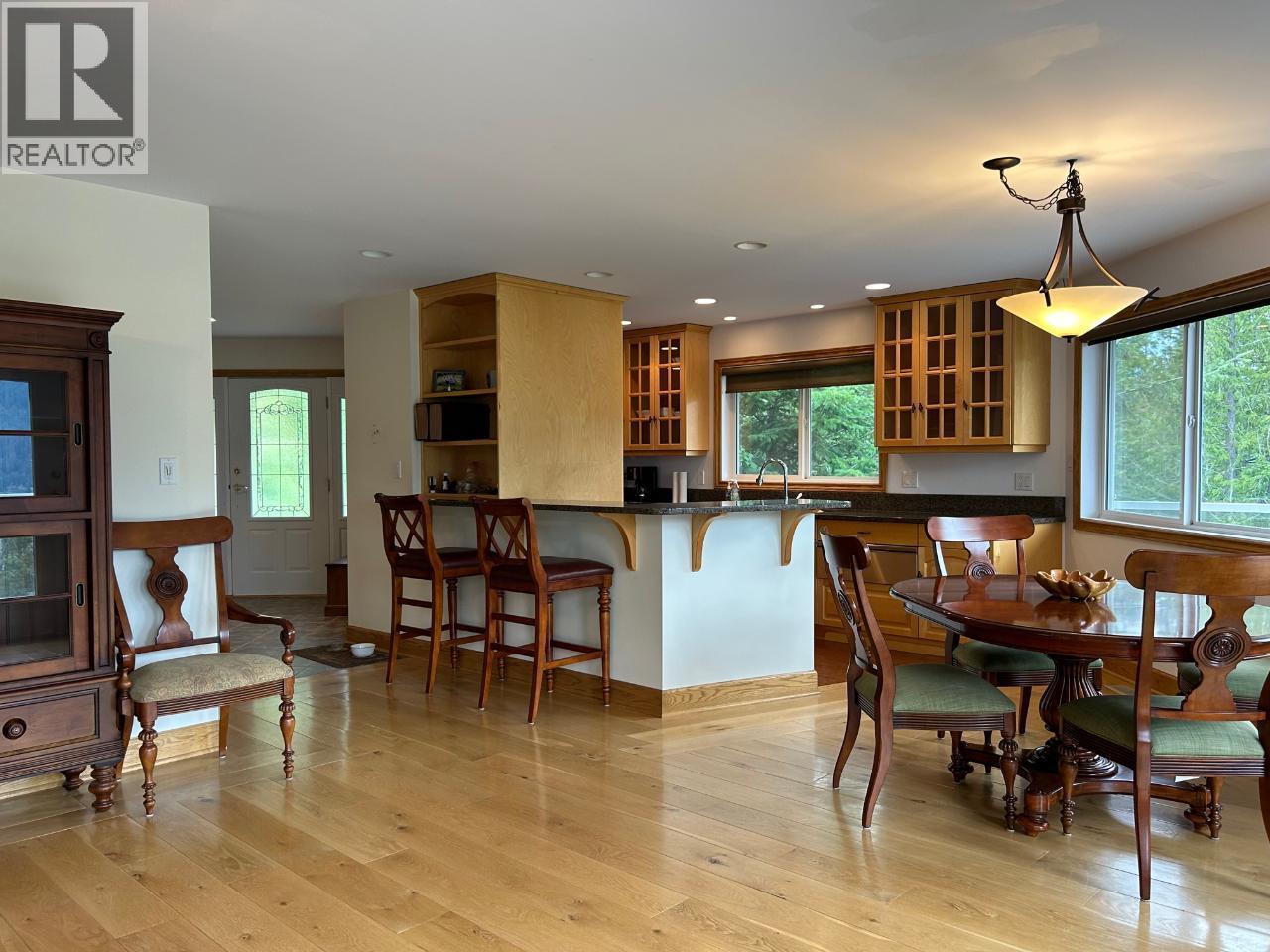245 Rainbow Ridge Road, Procter, BC - Indoor Photo Showing Dining Room