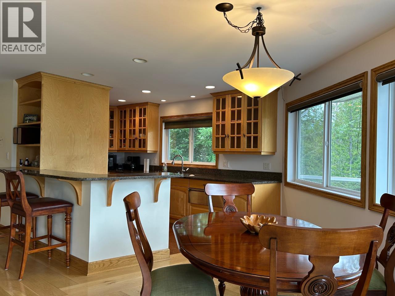 245 Rainbow Ridge Road, Procter, BC - Indoor Photo Showing Dining Room
