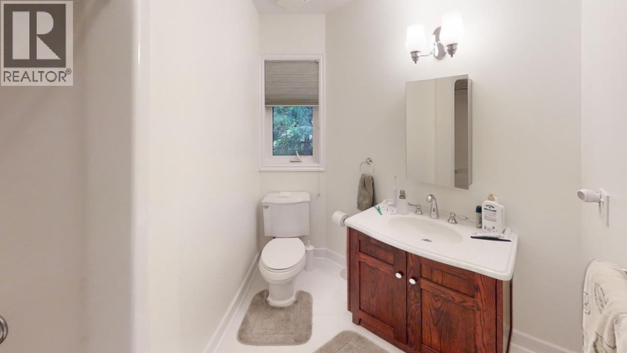 245 Rainbow Ridge Road, Procter, BC - Indoor Photo Showing Bathroom