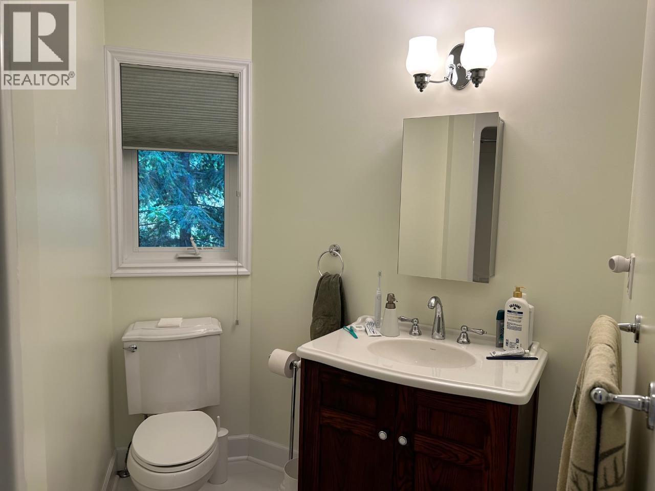 245 Rainbow Ridge Road, Procter, BC - Indoor Photo Showing Bathroom
