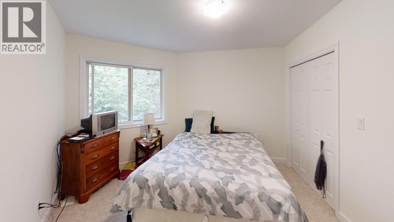 245 Rainbow Ridge Road, Procter, BC - Indoor Photo Showing Bedroom