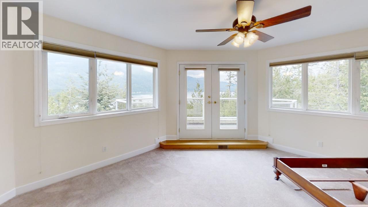 245 Rainbow Ridge Road, Procter, BC - Indoor Photo Showing Other Room