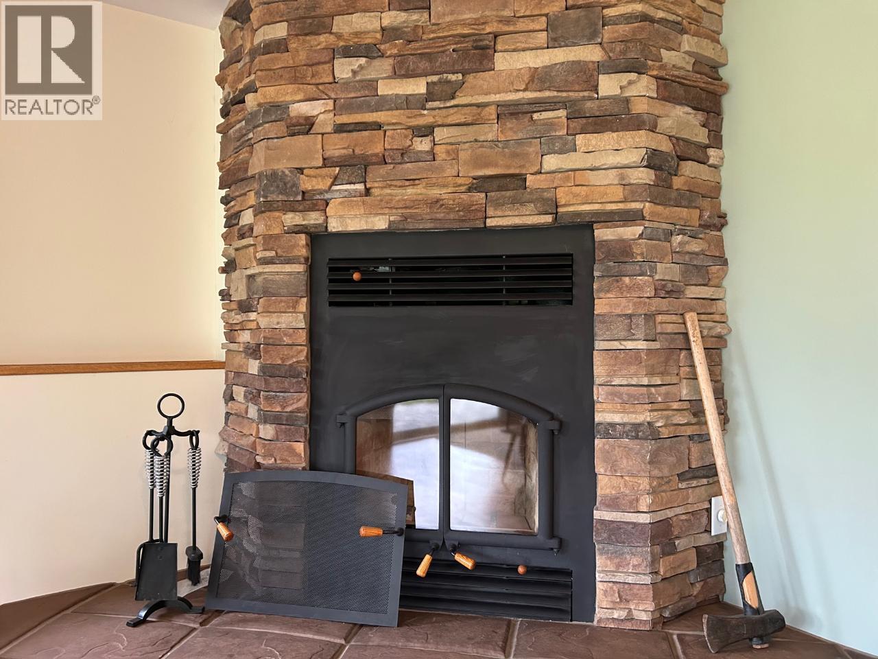 245 Rainbow Ridge Road, Procter, BC - Indoor Photo Showing Other Room With Fireplace