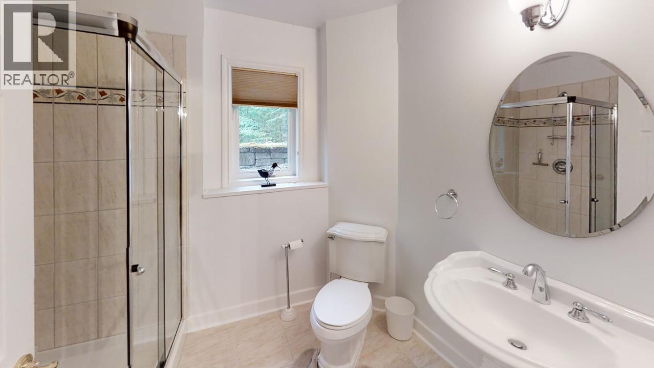 245 Rainbow Ridge Road, Procter, BC - Indoor Photo Showing Bathroom