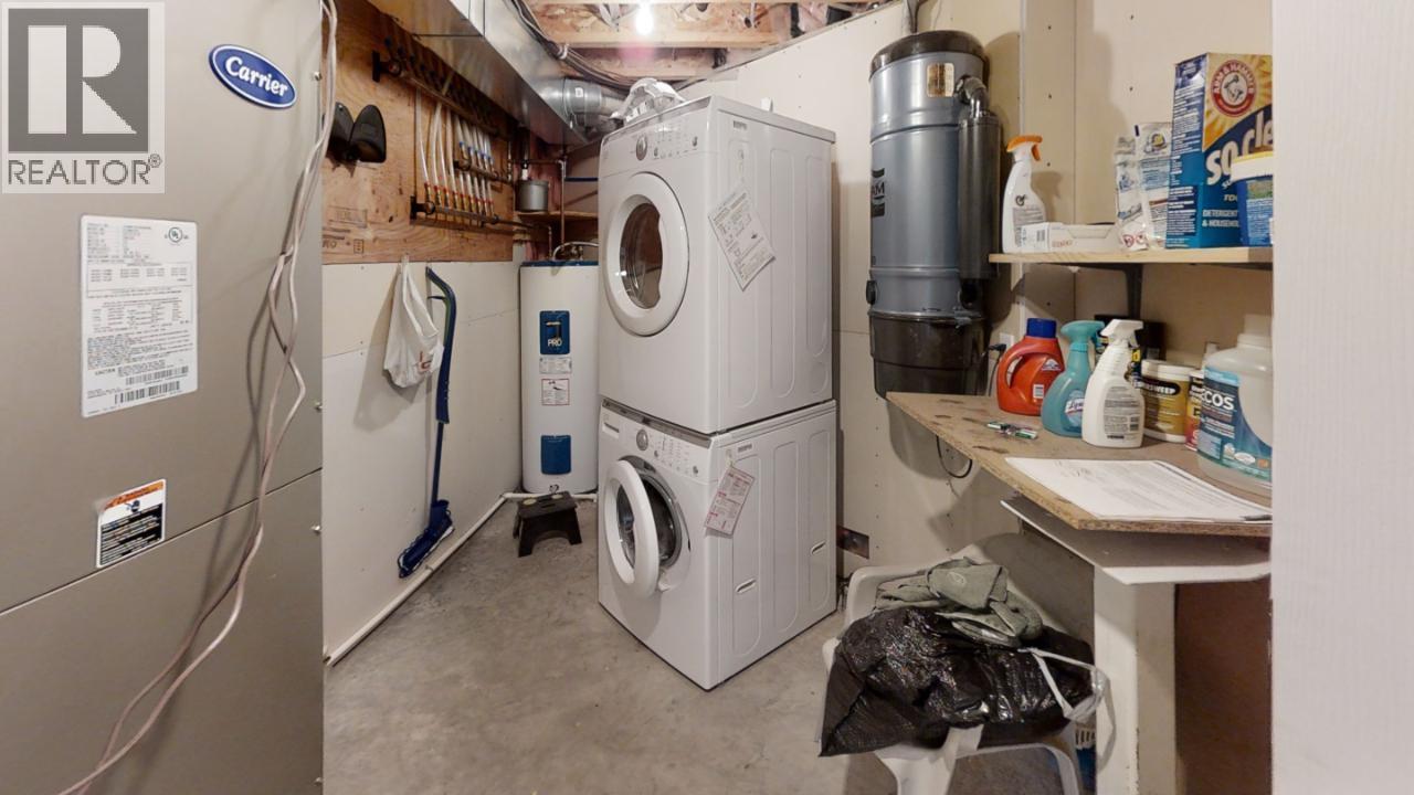 245 Rainbow Ridge Road, Procter, BC - Indoor Photo Showing Laundry Room