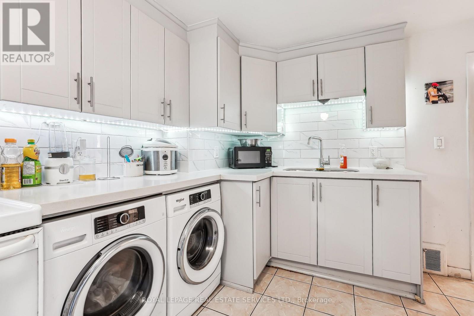 58 East Avenue S, Hamilton, ON - Indoor Photo Showing Laundry Room