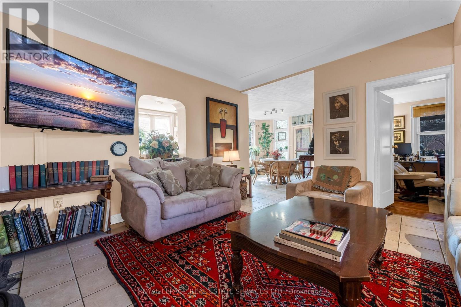 58 East Avenue S, Hamilton, ON - Indoor Photo Showing Living Room
