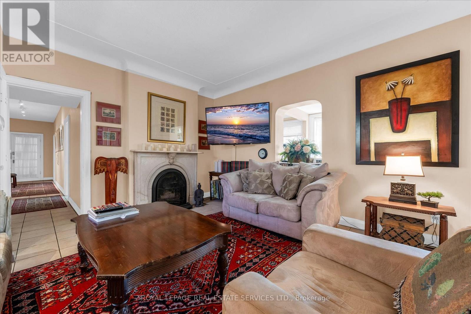 58 East Avenue S, Hamilton, ON - Indoor Photo Showing Living Room With Fireplace