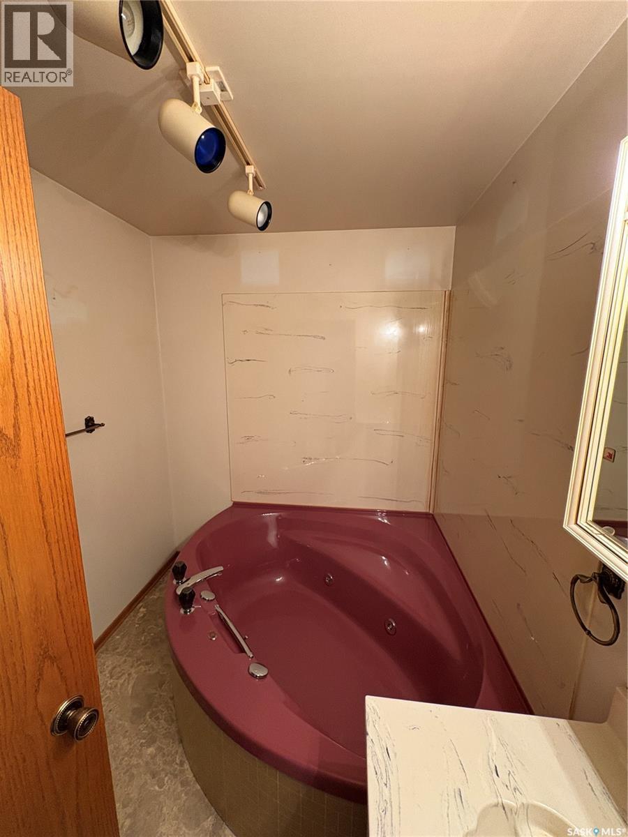 505 March Avenue E, Langenburg, SK - Indoor Photo Showing Other Room