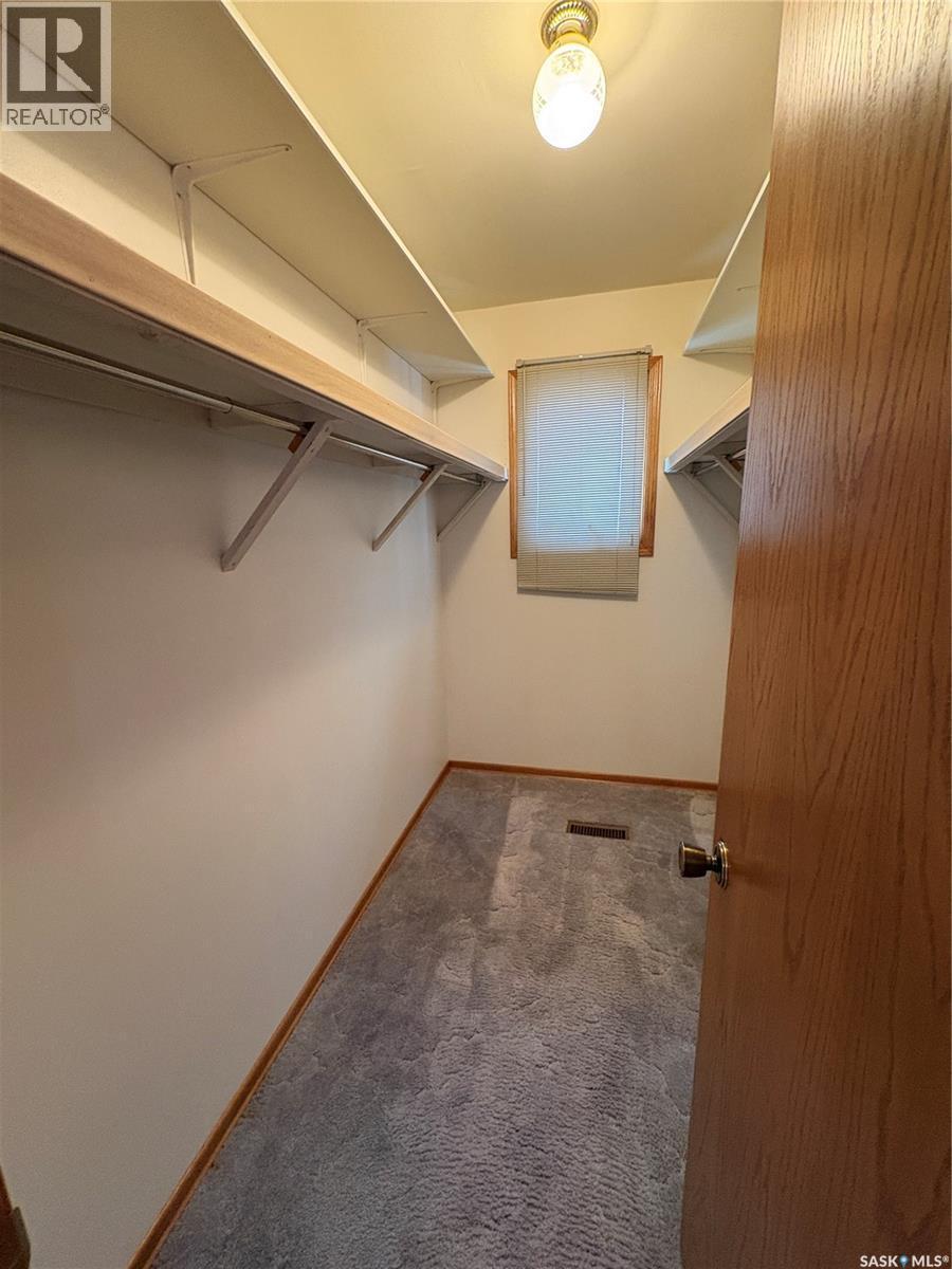 505 March Avenue E, Langenburg, SK - Indoor