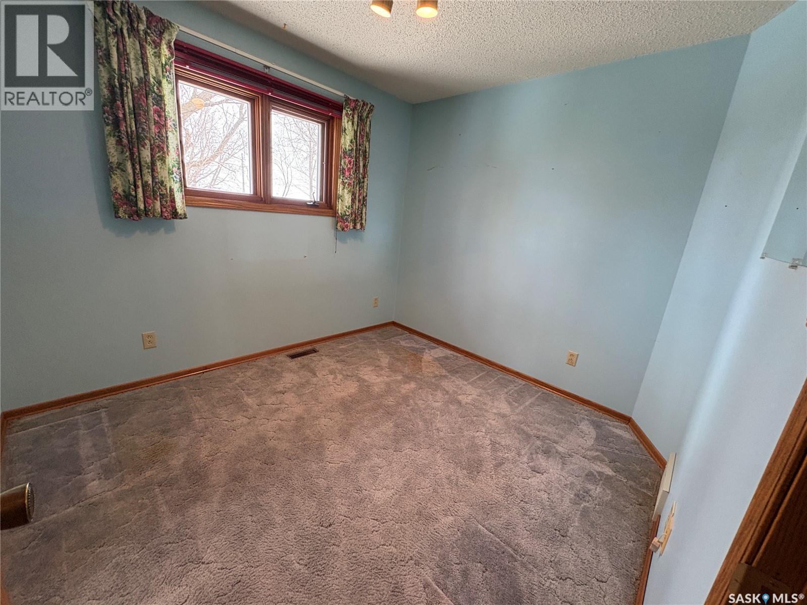 505 March Avenue E, Langenburg, SK - Indoor Photo Showing Other Room