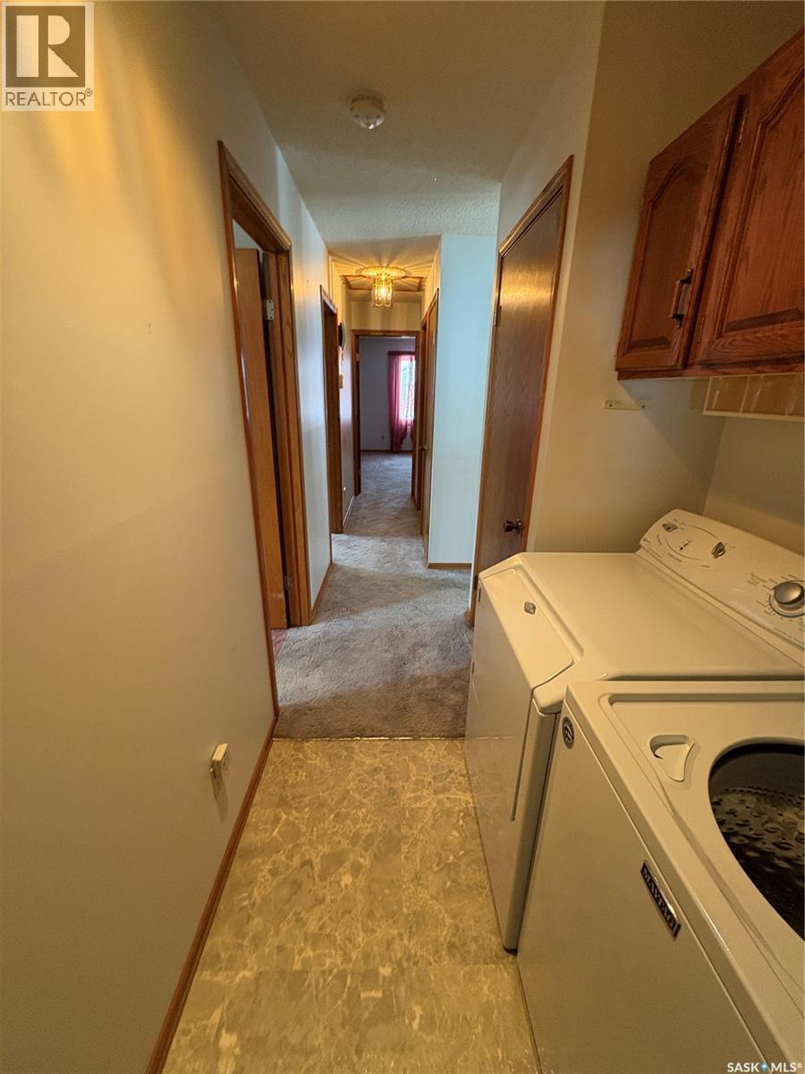 505 March Avenue E, Langenburg, SK - Indoor Photo Showing Laundry Room