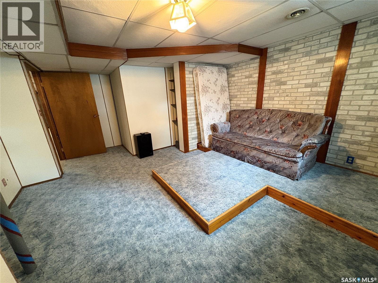 505 March Avenue E, Langenburg, SK - Indoor