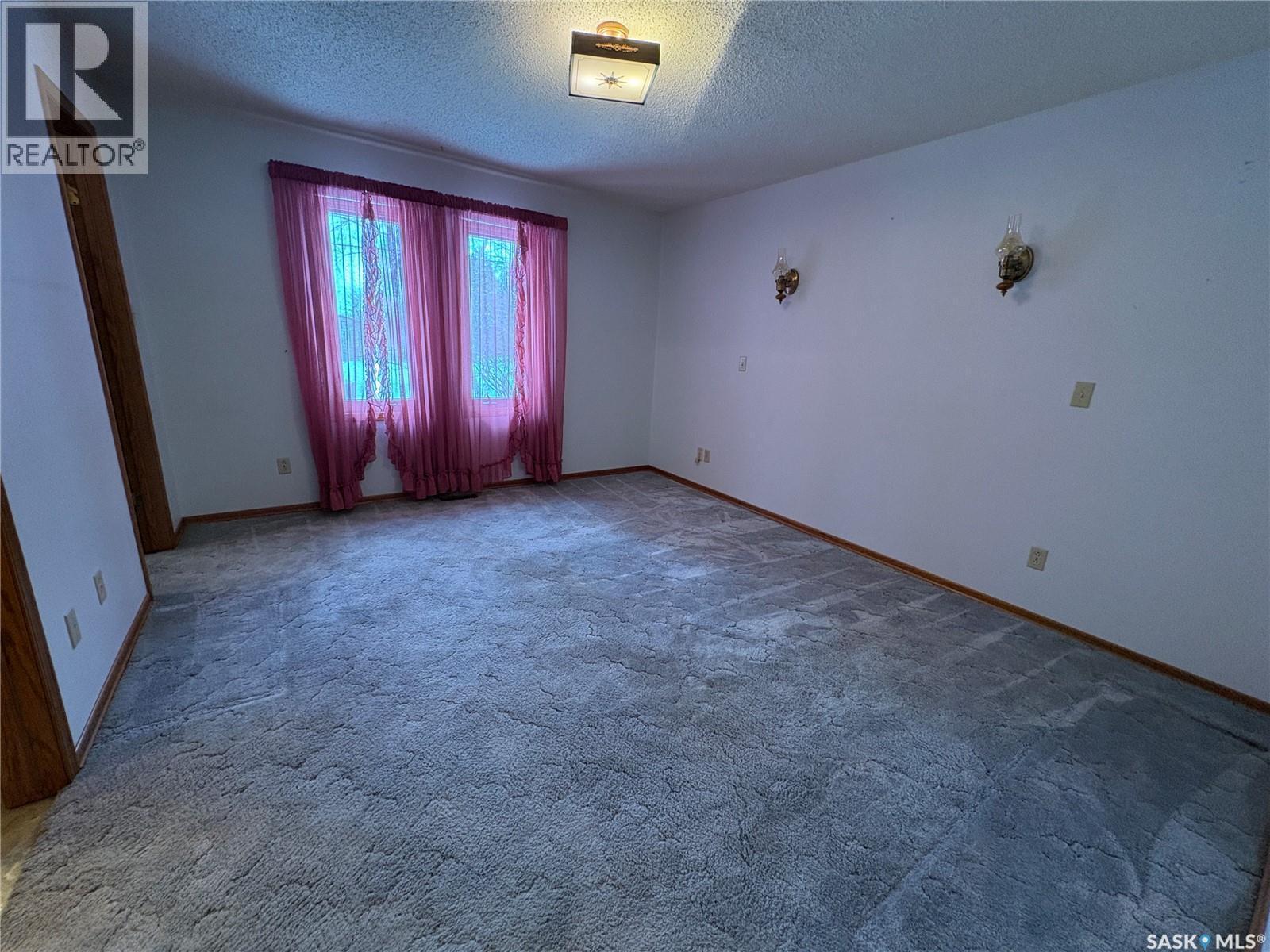 505 March Avenue E, Langenburg, SK - Indoor Photo Showing Other Room