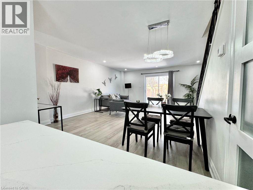 138 Jansen Avenue, Kitchener, ON - Indoor Photo Showing Dining Room