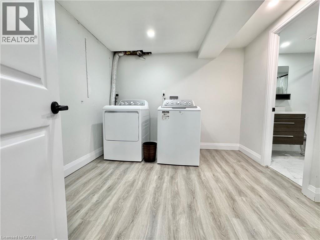 138 Jansen Avenue, Kitchener, ON - Indoor Photo Showing Laundry Room